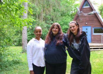 (v.l.): Sharon (17), Gina (20) und Kyra (17). Quelle: Pressestelle Erzbistum Bamberg / Michael Polzer