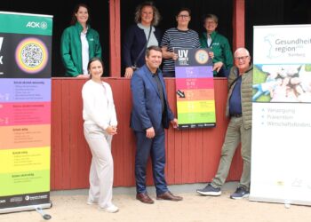 Übergabe der UV-Index-Tafel an den Schwimmverein Bamberg e.V. Quelle: AOK Bamberg
