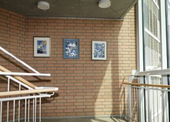Farbenfrohe Kunst im Landratsamt Bamberg begeistert Besucher 10 Fotos der Ausstellung. Werke: Wolfgang May; Bildquelle: Landratsamt Bamberg / Zeitler