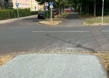 Die „Einfache Oberflächenbehandlung“ wie hier am
Heinrichsdamm kommt ohne klassische Asphaltmischungen aus. Quelle: Baureferat der Stadt Bamberg