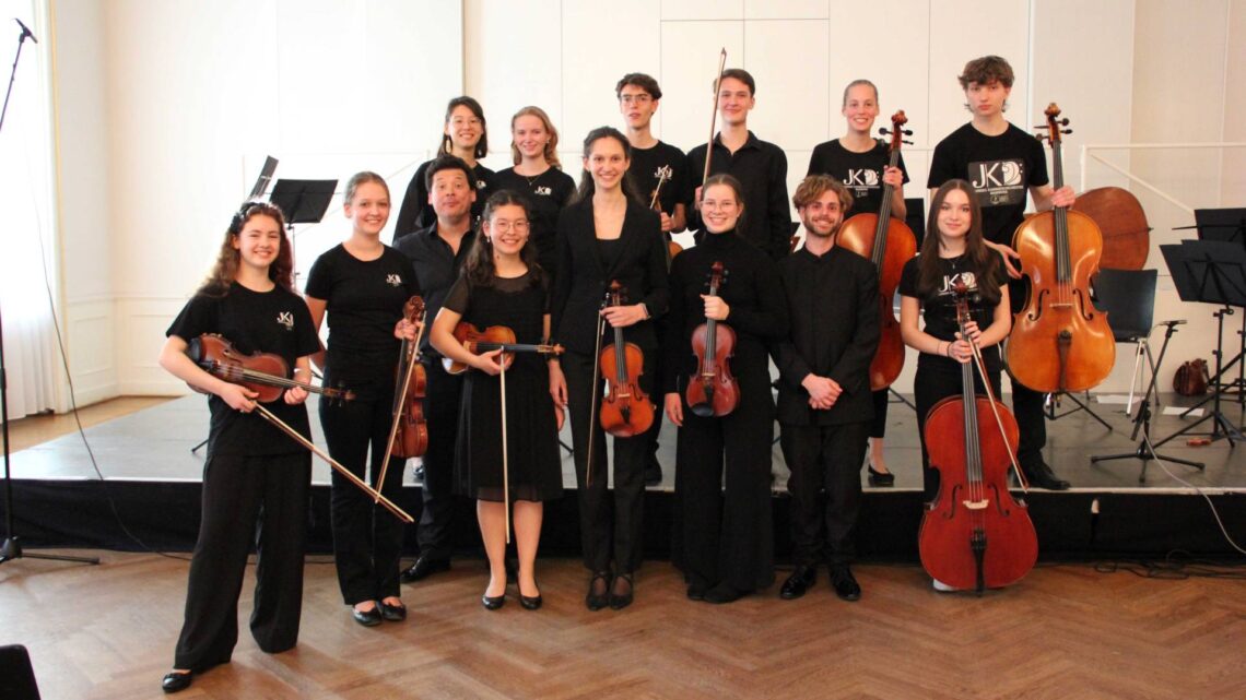 Junges Kammerorchester Bamberg nach dem
Konzert im Spiegelsaal 2024. Quelle: Städtische Musikschule Bamberg