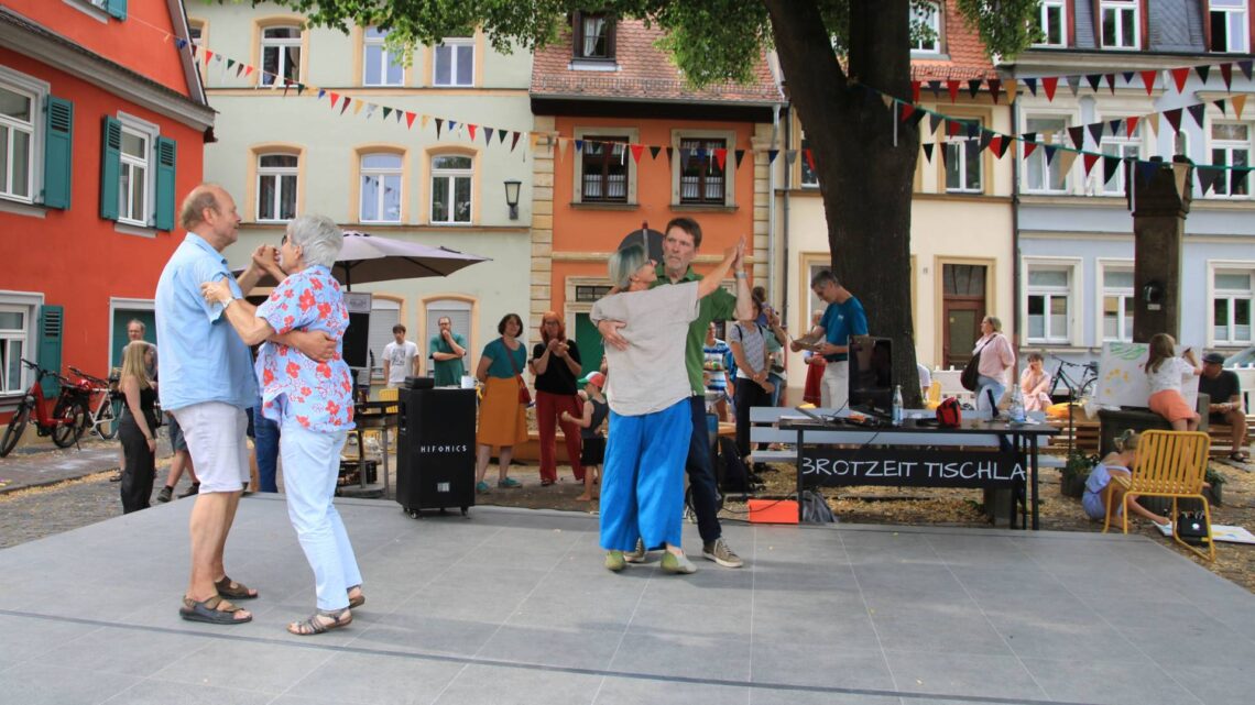 Der Tanzboden wurde gleich rege genutzt. Quelle: Stadt Bamberg, Rebecca Ammon