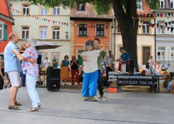 Der Tanzboden wurde gleich rege genutzt. Quelle: Stadt Bamberg, Rebecca Ammon