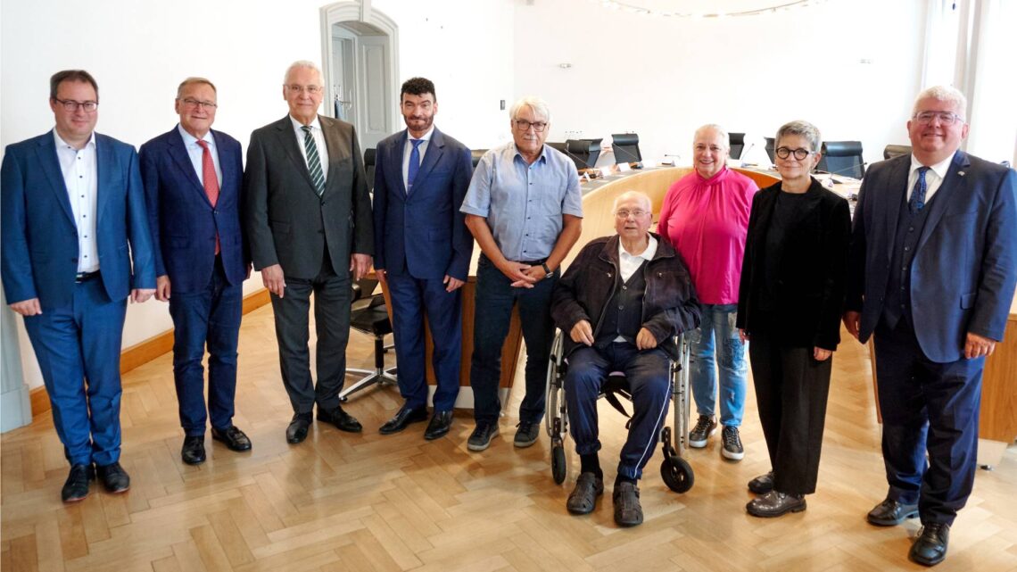 : Am Gespräch mit Innenminister Joachim Herrmann
(Dritter v. l.) und Regierungspräsident Florian Luderschmid (l.) sowie
der Stadtspitze um Oberbürgermeister Andreas Starke (Zweiter v. l.)
nahmen heute in Bamberg auch die Fraktionsvorsitzenden des
Stadtrats teil. Quelle: Stadt Bamberg, Sonja Seufferth