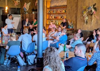 An die 40 Gastronomen aus Bamberg kamen am letzten Juniabend im Kleinstadthafen im Bamberger Sandgebiet beim ersten Gastro-Gipfel zusammen. Eingeladen hatten MdB Andreas Schwarz und Stadtrat Sebastian Niedermaier. Quelle: Andreas Schwarz, MdB