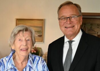 Mathilde Pfau nahm an ihrem 106. Geburtstag
Glückwünsche von Oberbürgermeister Andreas Starke entgegen. Quelle: Stadt Bamberg, Gerhard Beck