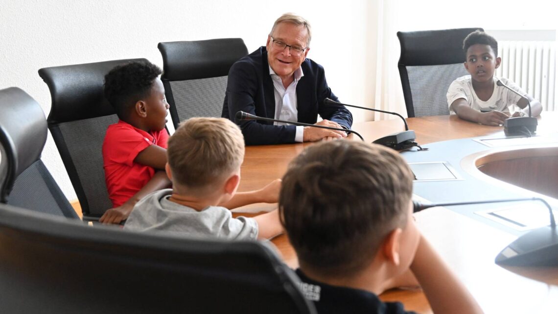 n ihrem Gespräch mit Oberbürgermeister Andreas
Starke brachten die Kinder, die regelmäßig die BasKIDhall aufsuchen,
ihre Wünsche und Ideen vor. Quelle: Stadt Bamberg, Michael Memmel