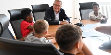n ihrem Gespräch mit Oberbürgermeister Andreas
Starke brachten die Kinder, die regelmäßig die BasKIDhall aufsuchen,
ihre Wünsche und Ideen vor. Quelle: Stadt Bamberg, Michael Memmel