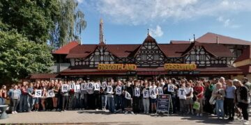 Die Schülerlotsinnen und –lotsen beim DankeschönAusflug im Freizeitland Geiselwind. Quelle: Christian Dennerlein