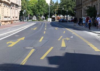 Straßensanierung am Bamberger Markusplatz 16 Rund um den Markusplatz wird die Straßendecke
saniert. Teilsperrungen vom 1. bis 14. September sind deshalb
unausweichlich. Quelle: Stadt Bamberg, Gerhard Beck