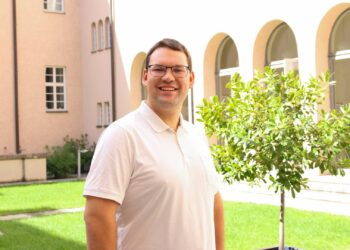 Diakonenweihe im Bamberger Dom: Daniel Hartmann tritt in den Dienst 14 Diakon Daniel Hartmann. Quelle: Pressestelle Erzbistum Bamberg/Patricia Achter
