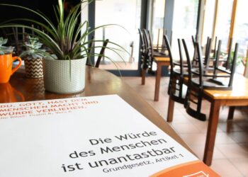 Plakataktion (Grundgesetz und Bibel) und Faire Woche im Immerhin Bamberg (September 2025). Quelle: Pressestelle Erzbistum Bamberg/Patricia Achter