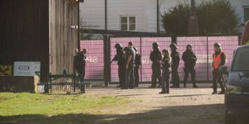 Der Zugriff der Polizei erfolgt im Bereich des Containerdorfs am
Stadion, wo sich der Täter verschanzt hat.
Quelle: Stadtarchiv Bamberg, Jürgen Schraudner
