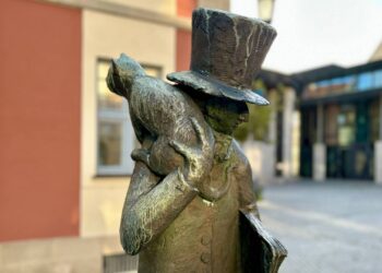 Bamberg feiert 250. Geburtstag von E.T.A. Hoffmann 14 Das E.T.A.-Hoffmann-Denkmal am gleichnamigen
Platz vor dem Theater. Quelle: Pressestelle Stadt Bamberg, Anna Lienhardt