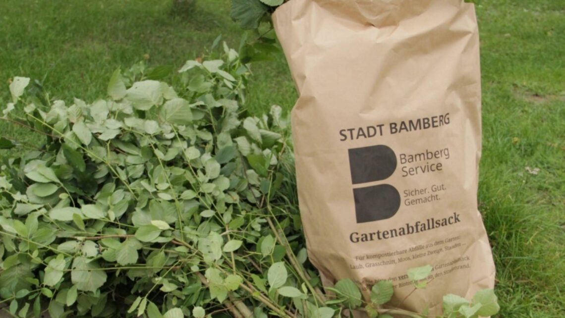 Mit Juteschnur gebündelt oder im braunen Gartenabfallsack: So
klappt’s mit der reibungslosen Grüngutabfuhr. Quelle: Bamberg Service