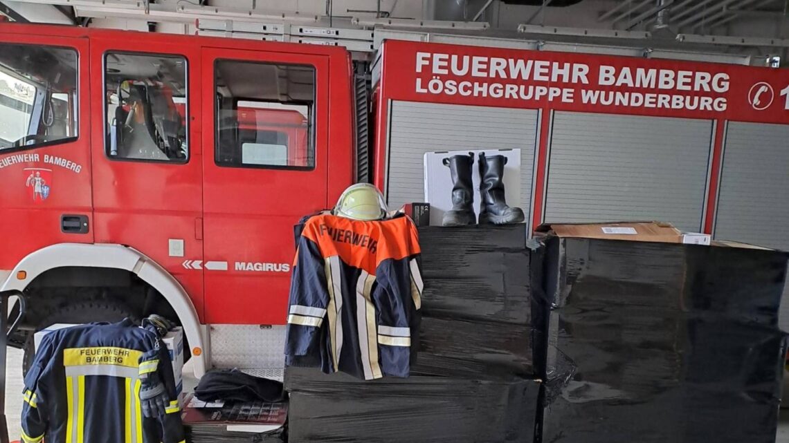 Die Freiwillige Feuerwehr Bamberg hat auf das
Hilfeersuchen aus Mukatschewo reagiert und etliche
Ausrüstungsgegenstände für die Feuerwehr vor Ort auf den Weg
gebracht. Die Lieferung ist inzwischen im Bestimmungsort
angekommen. Quelle: Freiwillige Feuerwehr Bamberg, Florian Kaiser