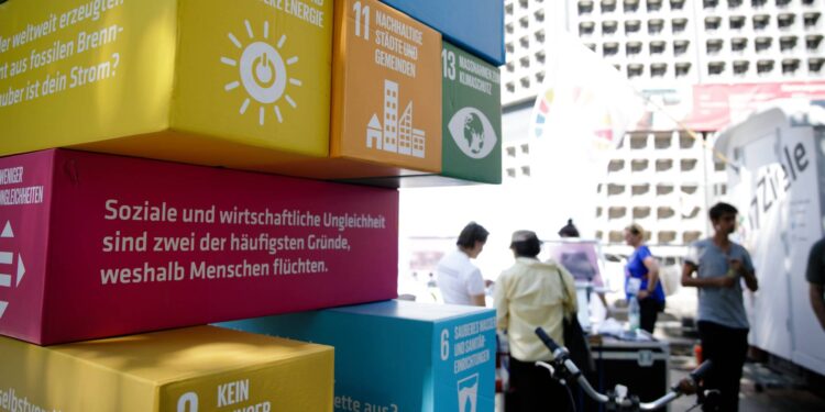 Die 17 Ziele für nachhaltige Entwicklung stehen im Fokus der Arbeit von Engagement Global. Quelle: Janine Schmitz, photothek.net