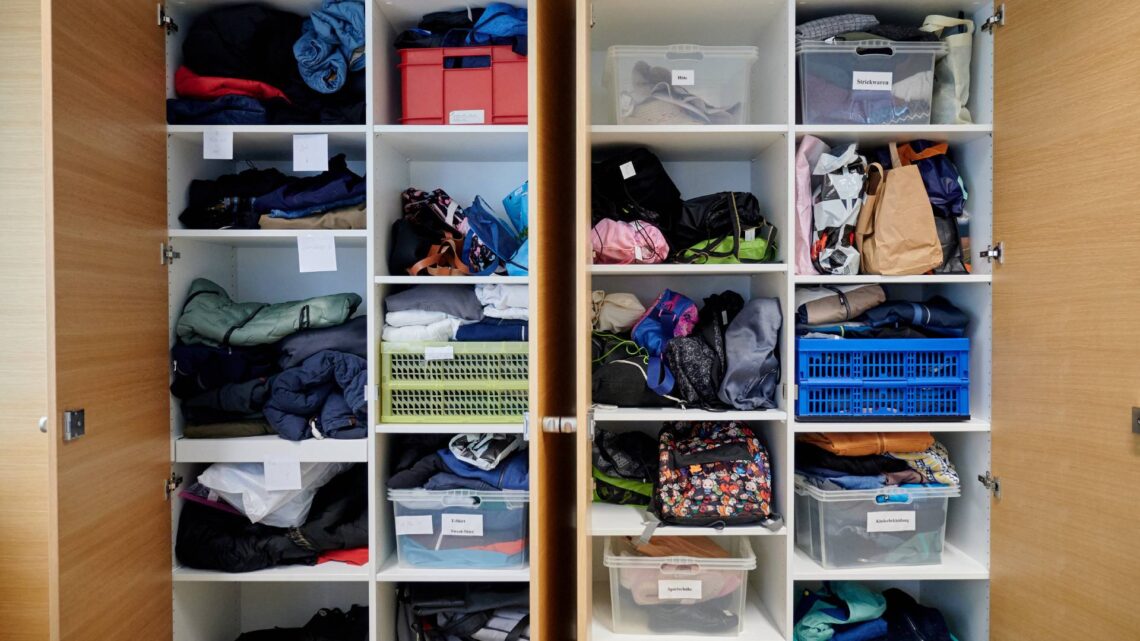Ein Blick in die Schränke des städtischen Fundbüros
zeigt gut organisierte Fächer mit zahlreichen dokumentierten
Fundsachen. Quelle: Stadt Bamberg, Sonja Seufferth