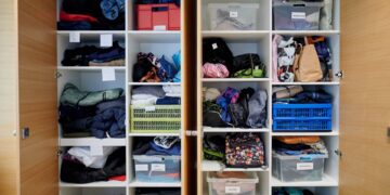 Ein Blick in die Schränke des städtischen Fundbüros
zeigt gut organisierte Fächer mit zahlreichen dokumentierten
Fundsachen. Quelle: Stadt Bamberg, Sonja Seufferth