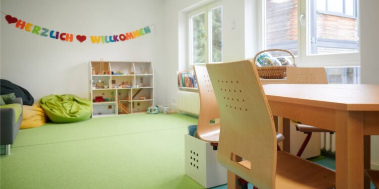 Das Erdgeschoss der ehemaligen Hausmeisterwohnung neben der Grundschule im Hain bietet nun Platz für die Betreuung von 22 Kindern. Quelle: Stadt Bamberg, Sonja Seufferth