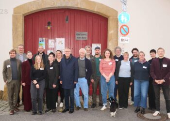 Die Teilnehmer an der 'Cities Ahead Academy' in
Bamberg zusammen mit Oberbürgermeister Andreas Starke. Quelle: Stadtarchiv Bamberg, Jürgen Schraudner