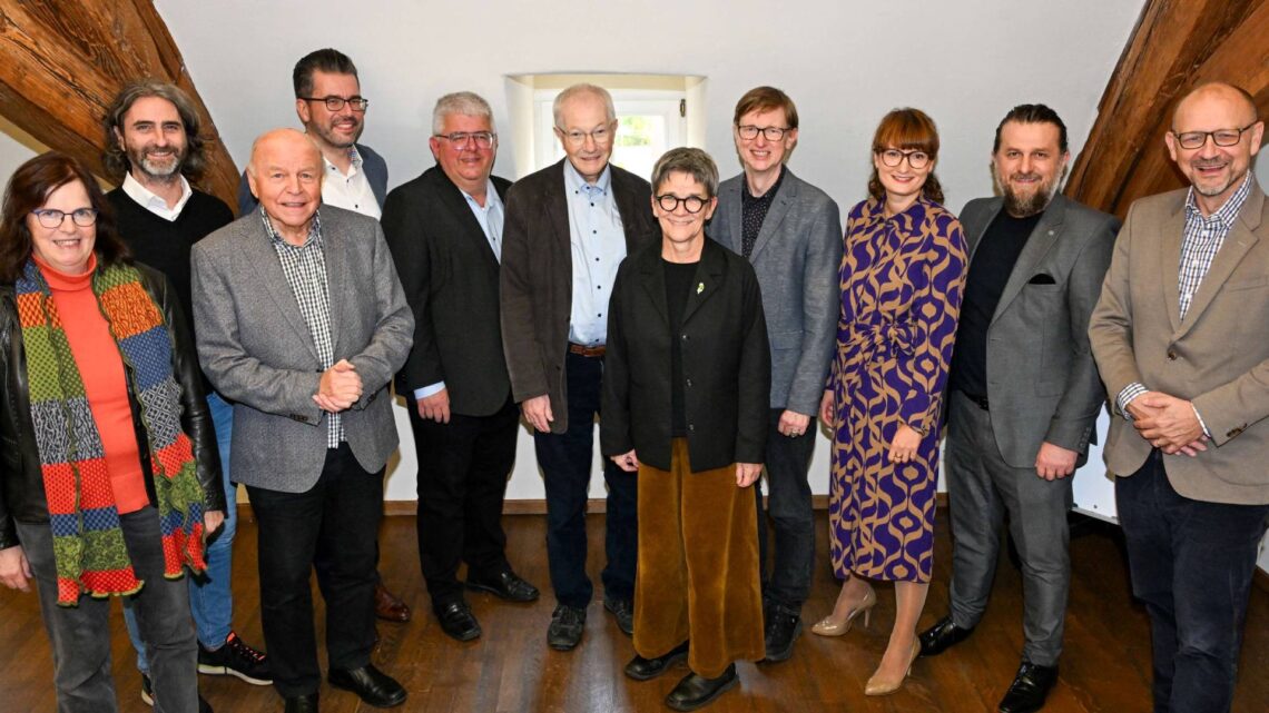 Ombudsteam AEO Bamberg: 10 Jahre Engagement für Verständigung 10 Das Ombudsteam der Stadt Bamberg für die Anker Einrichtung
Oberfranken (AEO). Quelle: Ronald Rinklef