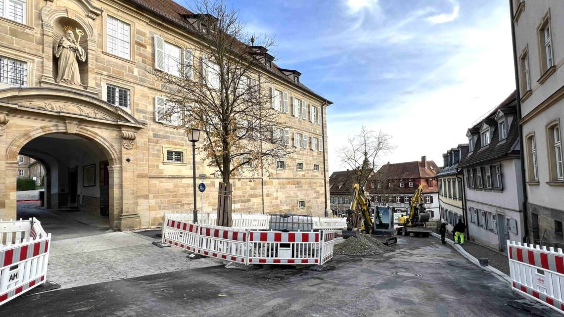 Straßenbau am Bamberger Michelsberg abgeschlossen 10 Die Bauarbeiten vor der Klosterzufahrt am
Michelsberg werden in diesen Tagen abgeschlossen. Am 3. November
beginnt dann ein neuer Bauabschnitt. Quelle: Stadt Bamberg, Baureferat