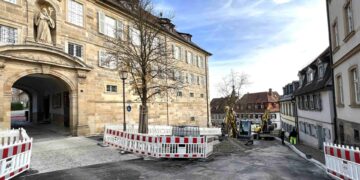 Die Bauarbeiten vor der Klosterzufahrt am
Michelsberg werden in diesen Tagen abgeschlossen. Am 3. November
beginnt dann ein neuer Bauabschnitt. Quelle: Stadt Bamberg, Baureferat