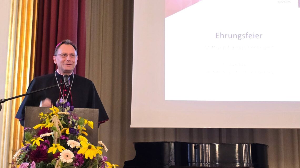 Bei der Ehrungsfeier für das Ehrenamt betonte Erzbischof Herwig Gössl die große Bedeutung ehrenamtlichen Engagements. Quelle: Heinrichsblatt / Andreas Kuschbert