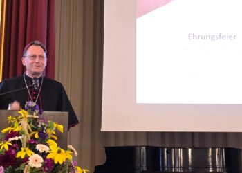 Bei der Ehrungsfeier für das Ehrenamt betonte Erzbischof Herwig Gössl die große Bedeutung ehrenamtlichen Engagements. Quelle: Heinrichsblatt / Andreas Kuschbert
