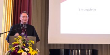 Bei der Ehrungsfeier für das Ehrenamt betonte Erzbischof Herwig Gössl die große Bedeutung ehrenamtlichen Engagements. Quelle: Heinrichsblatt / Andreas Kuschbert