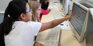 Bamberger Uni-Programm macht MUT zu Technik 15 Im Ferienprogramm "MUT - Mädchen und Technik" können sich Mädchen in verschiedenen Anwendungsgebieten der Informatik ausprobieren. Quelle: Fakultät WIAI/Universität Bamberg