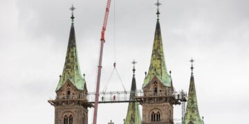 Abbau der Montagebrücke zwischen den beiden östlichen Türmen des Bamberger Doms, 13.10.2025. Quelle: Dominik Schreiner