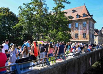 Kommunale Jugendarbeit Bamberg blickt auf erfolgreiches Jahr zurück 16 Kinder- und Jugendflohmarkt auf der Unteren
Brücke. Quelle: Ronald Rinklef