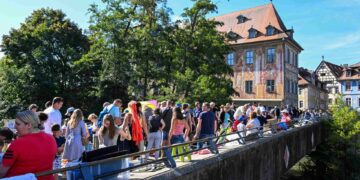 Kommunale Jugendarbeit Bamberg blickt auf erfolgreiches Jahr zurück 12 Kinder- und Jugendflohmarkt auf der Unteren
Brücke. Quelle: Ronald Rinklef