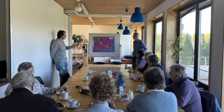 Projektvorstellung beim Seniorencafé im Bürgerhaus Rosmarinweg. Quelle: Smart City Bamberg