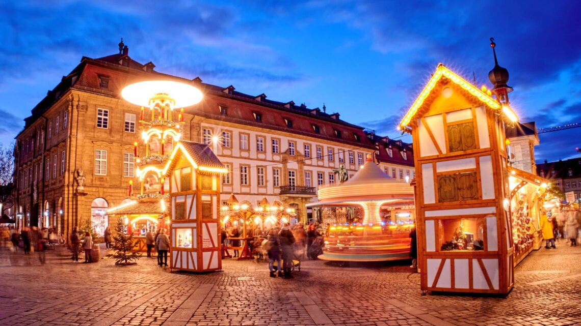 Zum Weihnachtsmarkt und Weihnachtsshopping in Bamberg kann an den
Adventssamstagen wieder kostenfrei mit dem ÖPNV gefahren werden. In diesem Jahr
können an diesen vier Tagen außerdem Geschäfte und Stände des Weihnachtsmarktes
länger öffnen. (Quelle: Stadt Bamberg, Sonja Seufferth)