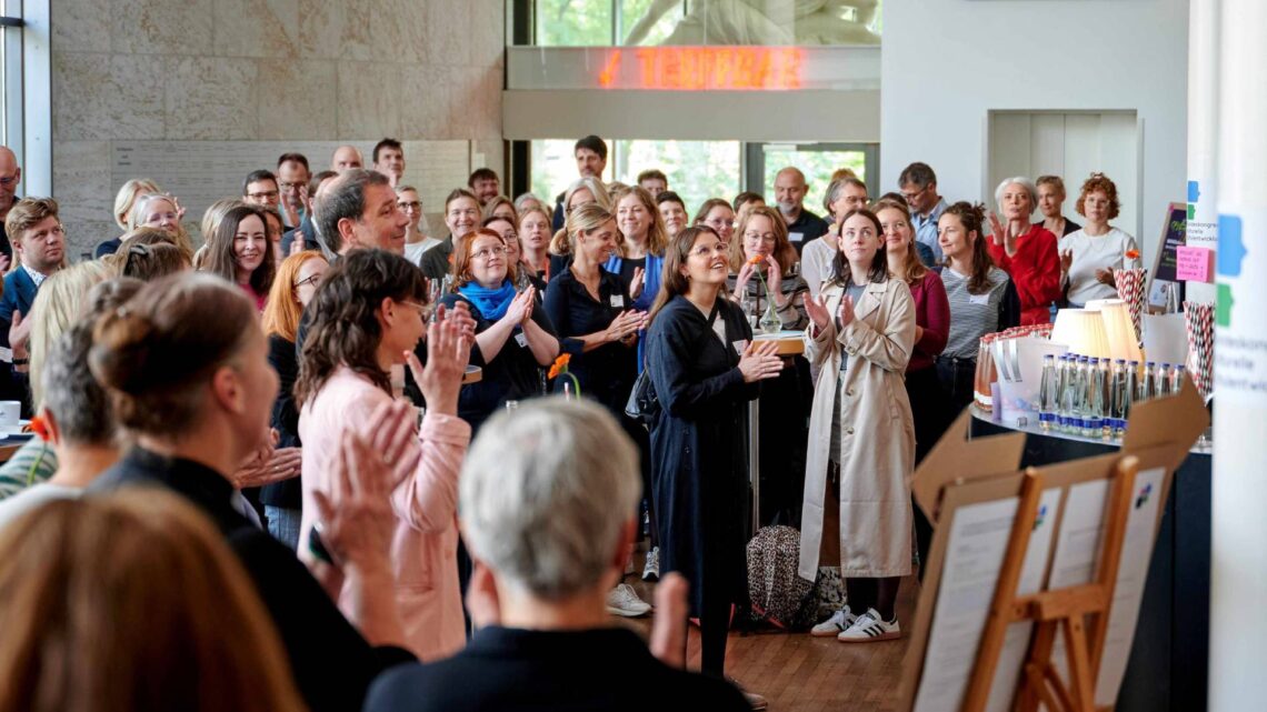 Die Geheime Dramaturgische Gesellschaft aktiviert
die Teilnehmenden. Quelle: Stadt Bamberg, Sonja Seufferth
