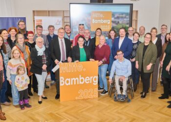 Mitte.Bamberg.2025: Ein Erfolgsprojekt für eine lebendige Innenstadt 18 Oberbürgermeister Andreas Starke sowie
Wirtschaftsreferent Dr. Stefan Goller und das Team der
Wirtschaftsförderung dankten zahlreichen Beteiligten bei einer
Abschlussfeier für ihr Engagement im Projekt „Mitte.Bamberg.2025“ in
den vergangenen drei Jahren. Quelle: Stadtarchiv Bamberg, Jürgen Schraudner