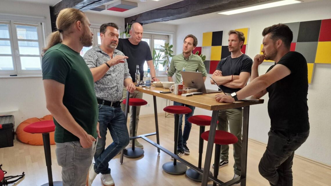 Erstes Treffen der Entwicklungspartnerschaft mit der
Stadt Kassel, der Stadt Soest und dem Dienstleister SWCode, der die
Soest-App entwickelt hat. Quelle: SWCode