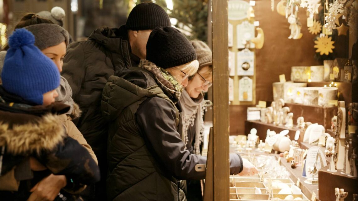 Schlendern auf dem Weihnachtsmarkt. Quelle: TV Franken_Miller Filme