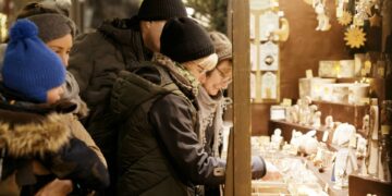 Schlendern auf dem Weihnachtsmarkt. Quelle: TV Franken_Miller Filme