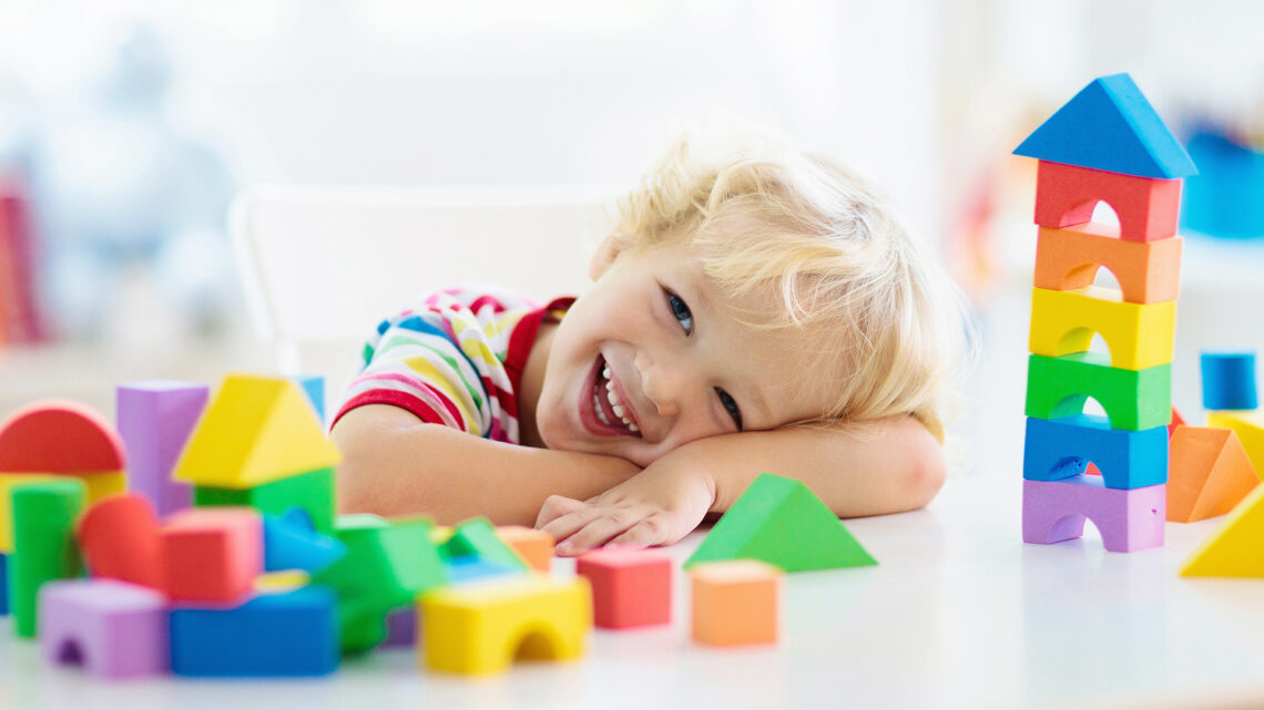 Auch für die Kleinsten entscheidend: Die politische Entscheidung über das Kinderstartgeld betrifft Familien in ganz Bayern. Foto: shutterstock @FamVeld