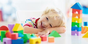 Kinderstartgeld-Aus sorgt für Protestwelle in Bayern 12 Auch für die Kleinsten entscheidend: Die politische Entscheidung über das Kinderstartgeld betrifft Familien in ganz Bayern. Foto: shutterstock @FamVeld