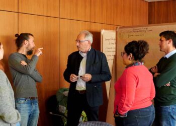 Bamberg startet Forschungsprojekt zu Energiegemeinschaften 11 Beim Auftaktworkshop in Bamberg diskutierten die Teilenehmerinnen
und Teilnehmer ausführlich zu Energiegemeinschaften. Quelle: Stadt Bamberg, Sonja Seufferth