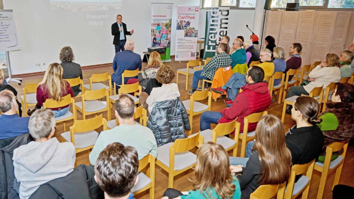 Erster Ehrenamtstag für Integration in Bamberg 10 Rege Teilnahme beim ersten Tag des Ehrenamts. Quelle: Stadtarchiv Bamberg, Jürgen Schraudner