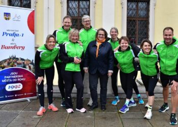 Bamberger Laufteam startet erfolgreich beim Sokol-Lauf in Prag 10 Das Laufteam der Stadt Bamberg mit
Bürgermeisterin Terezie Radoměřská vom Stadtbezirk Prag1. Quelle: Stadt Bamberg