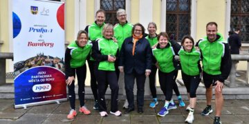 Bamberger Laufteam startet erfolgreich beim Sokol-Lauf in Prag 14 Das Laufteam der Stadt Bamberg mit
Bürgermeisterin Terezie Radoměřská vom Stadtbezirk Prag1. Quelle: Stadt Bamberg