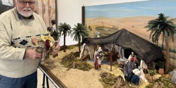 Die Krippe von Karl-Heinz Exner in der Tourist
Information zeigt eine Szene aus dem Alltag der Heiligen Familie. Quelle: TKS Bamberg, Friederike Stark