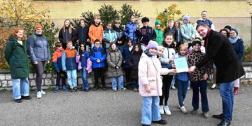 Erste Bamberger Klima-Challenge erfolgreich abgeschlossen 13 Urkunden-Übergabe der Klima-Challenge an der
Rupprechtschule. Quelle: Stadt Bamberg, Stefanie Schuhmann